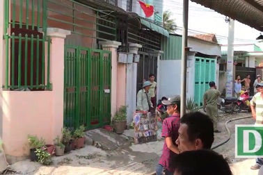 Con rể đổ xăng, mở bình gas cố thủ yêu cầu được gặp vợ