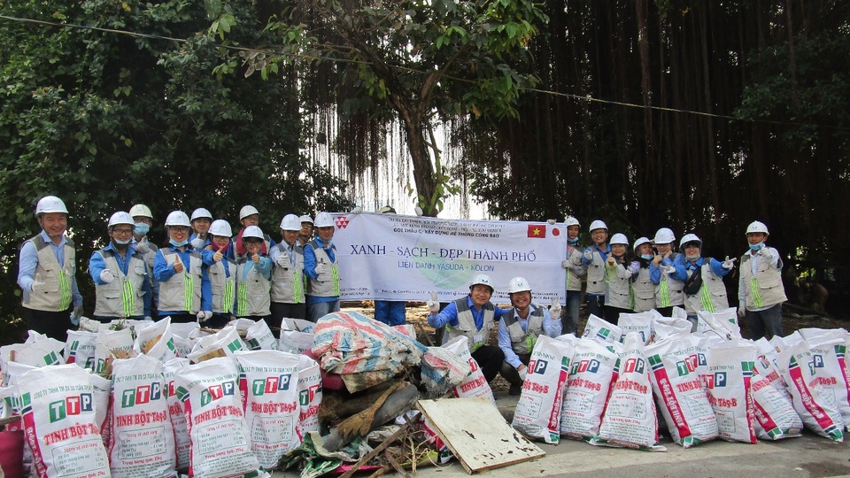 Nhà thầu Nhật Bản chung tay dọn rác làm sạch môi trường - 3 Nhà thầu Nhật Bản chung tay dọn rác làm sạch môi trường - 3