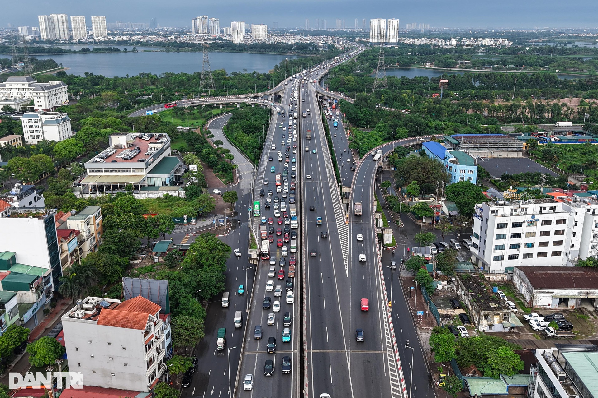 Giao thông Hà Nội không xảy ra ùn tắc trong ngày nghỉ lễ cuối cùng - 6 Giao thông Hà Nội không xảy ra ùn tắc trong ngày nghỉ lễ cuối cùng - 6