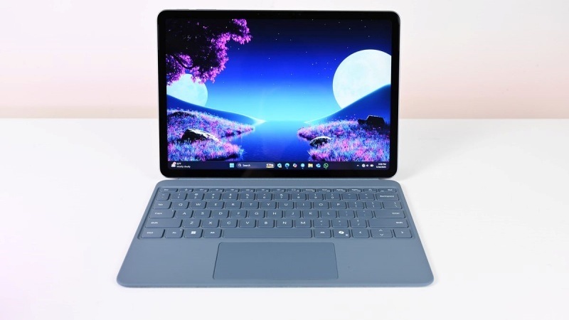 Những ấn tượng ban đầu về chiếc laptop tablet Microsoft Surface Pro 12