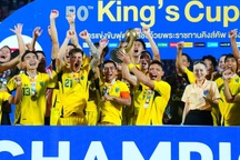 Madam Pang thưởng lớn cho đội tuyển Thái Lan sau ngôi vô địch King's Cup