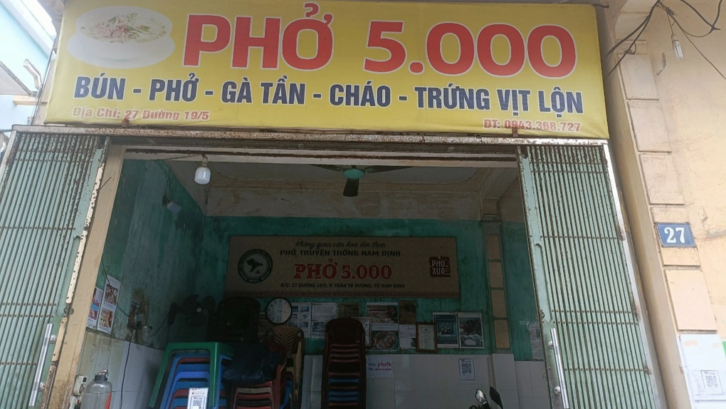 Khách sửng sốt với bát phở 5.000 đồng ở Nam Định chục năm không tăng giá - 1