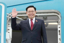 Chủ tịch Quốc hội Vương Đình Huệ lên đường thăm chính thức Trung Quốc