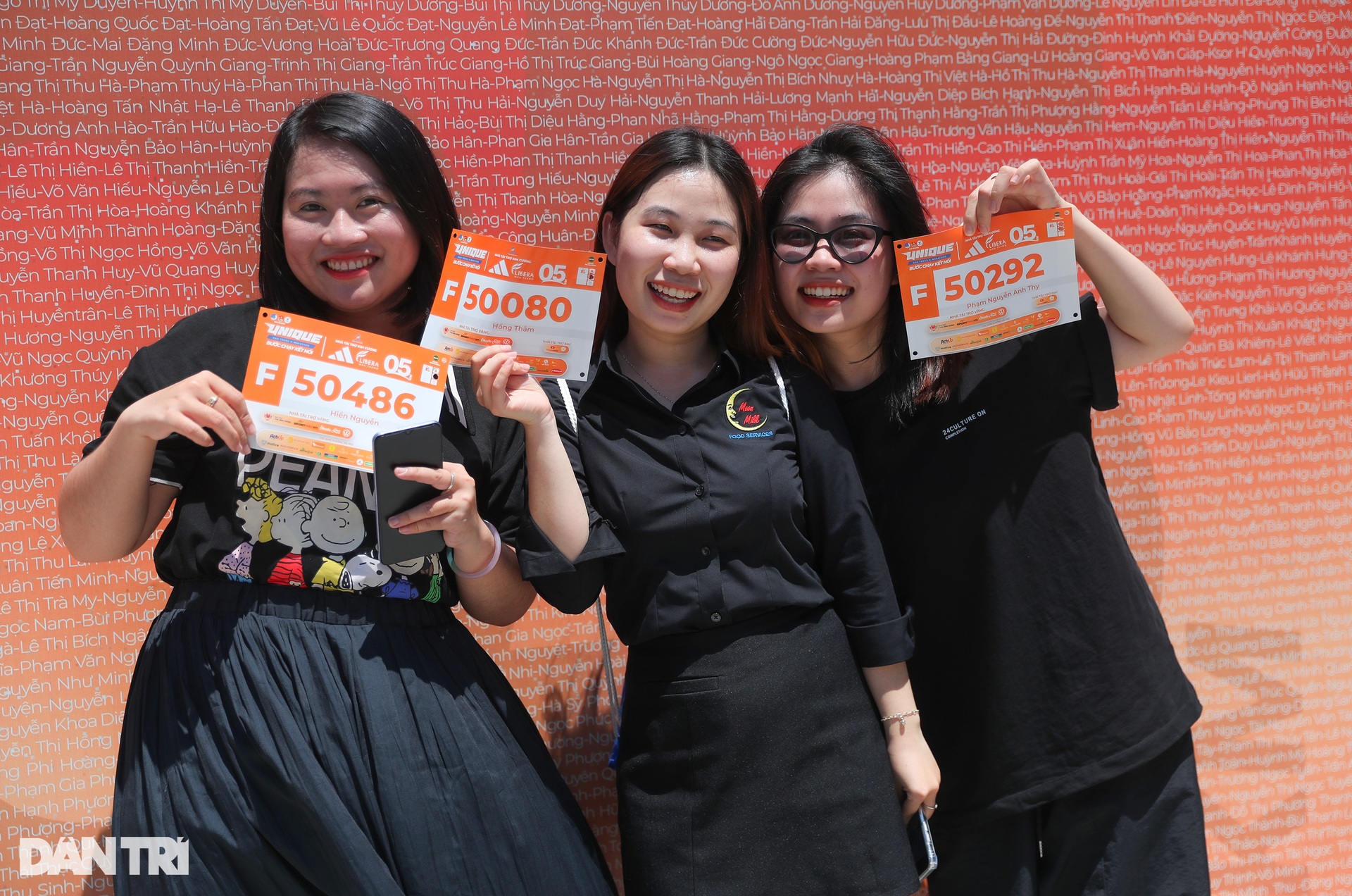 Hàng nghìn runner hào hứng nhận bib ở Unique Nha Trang H-Marathon - 13 Hàng nghìn runner hào hứng nhận bib ở Unique Nha Trang H-Marathon - 13