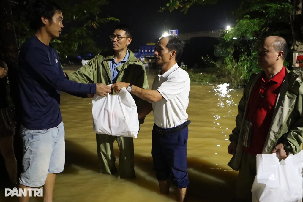 Hành trình đưa 1.000 túi an sinh đến người dân vùng lũ Đà Nẵng và Huế - 3