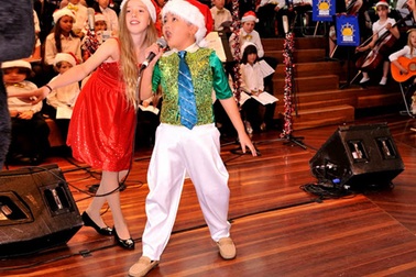 Quán quân Đồ Rê Mí hát mừng Giáng sinh trên truyền hình Úc và New Zealand