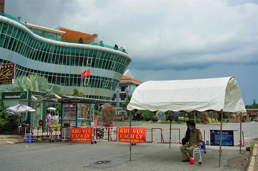 Cần Thơ phong tỏa khách sạn Ninh Kiều Riverside - 1 Cần Thơ phong tỏa khách sạn Ninh Kiều Riverside - 1