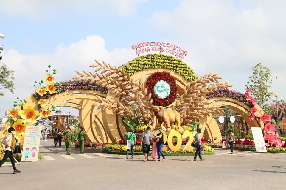 Ngắm đường hoa nghệ thuật Cần Thơ trước giờ đóng cửa - 1 Ngắm đường hoa nghệ thuật Cần Thơ trước giờ đóng cửa - 1