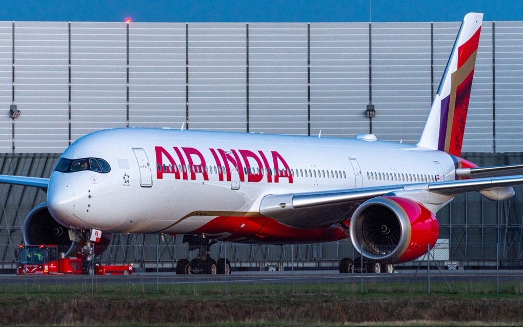 Hãng Air India lại gặp sự cố: Máy bay chở 170 hành khách bốc cháy - 1 Hãng Air India lại gặp sự cố: Máy bay chở 170 hành khách bốc cháy - 1