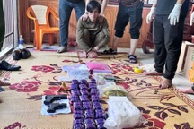 Bắt giữ đối tượng tàng trữ 14kg ma túy cùng 2 súng ngắn