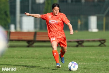 Ngôi sao Việt kiều tích cực tập luyện cùng đội tuyển nữ Việt Nam