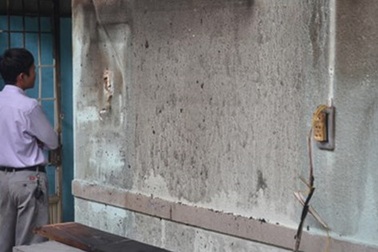 Hai cháu bé kêu khóc trong căn nhà cháy khóa trái cửa lúc sáng sớm