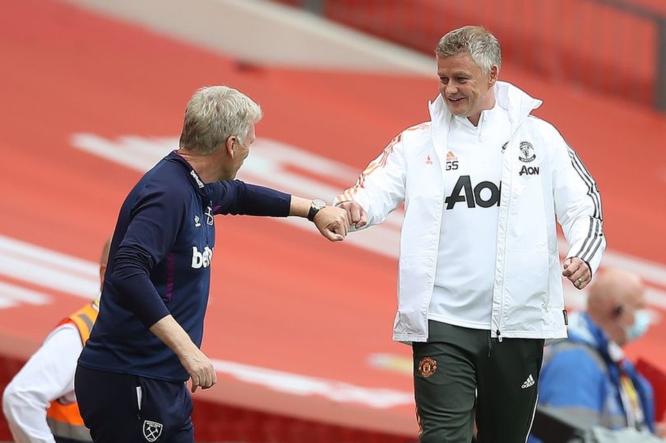 Man Utd chiến thắng nhờ món quà của hậu vệ West Ham - 4 Man Utd chiến thắng nhờ món quà của hậu vệ West Ham - 4