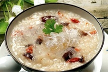 Tẩm bổ yến sào 500 triệu, ăn rau dại đi chuyên cơ