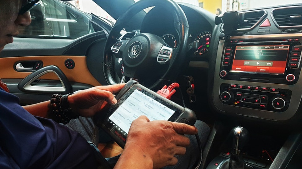 Nở rộ tua công-tơ-mét ô tô để trục lợi - 2 Nở rộ tua công-tơ-mét ô tô để trục lợi - 2