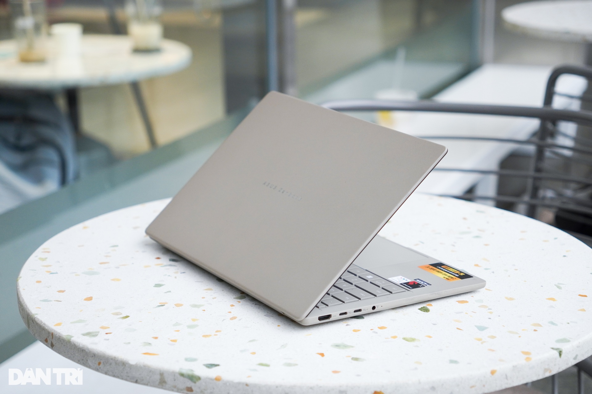 Đánh giá Asus Zenbook A14: Laptop AI chạy chip Snapdragon X sẽ dành cho ai? - 17