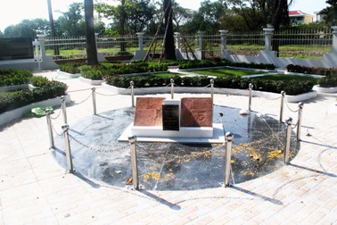 Đồng hồ trăm tuổi lạ nhất Việt Nam, bị "bỏ quên" ở Bạc Liêu