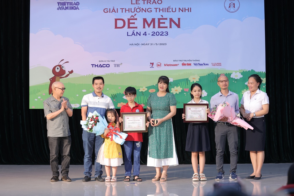 Bé 11 tuổi gây bất ngờ khi đạt Giải thưởng Thiếu nhi Dế Mèn - 2 Bé 11 tuổi gây bất ngờ khi đạt Giải thưởng Thiếu nhi Dế Mèn - 2