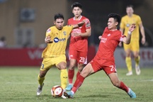 Hoàng Đức lập cú đúp kiến tạo, Mạnh Dũng bật khóc ngày Viettel thắng đậm