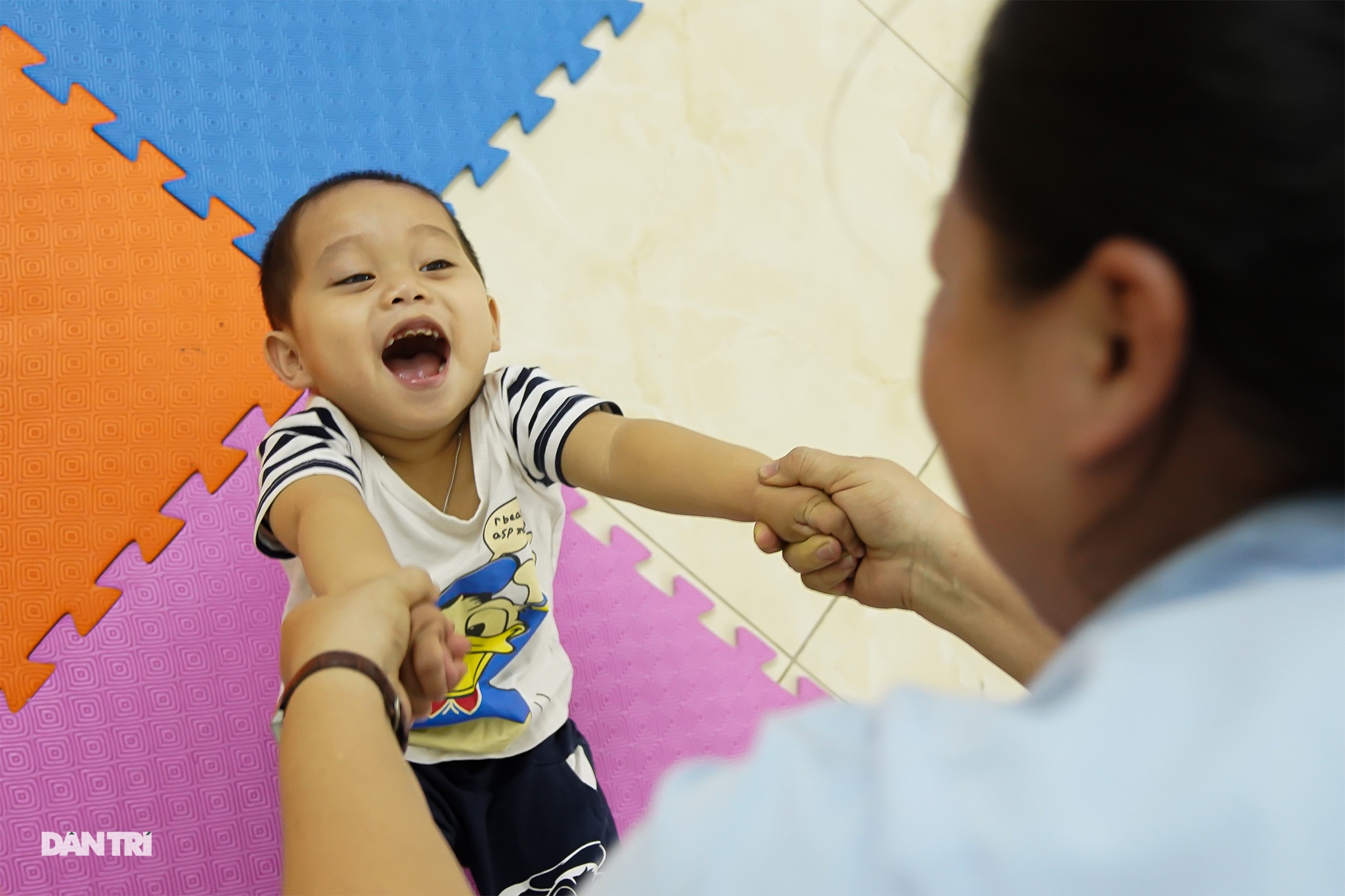 Dạy trẻ khuyết tật đòi hỏi phải kiên nhẫn và yêu thương - 5 Dạy trẻ khuyết tật đòi hỏi phải kiên nhẫn và yêu thương - 5