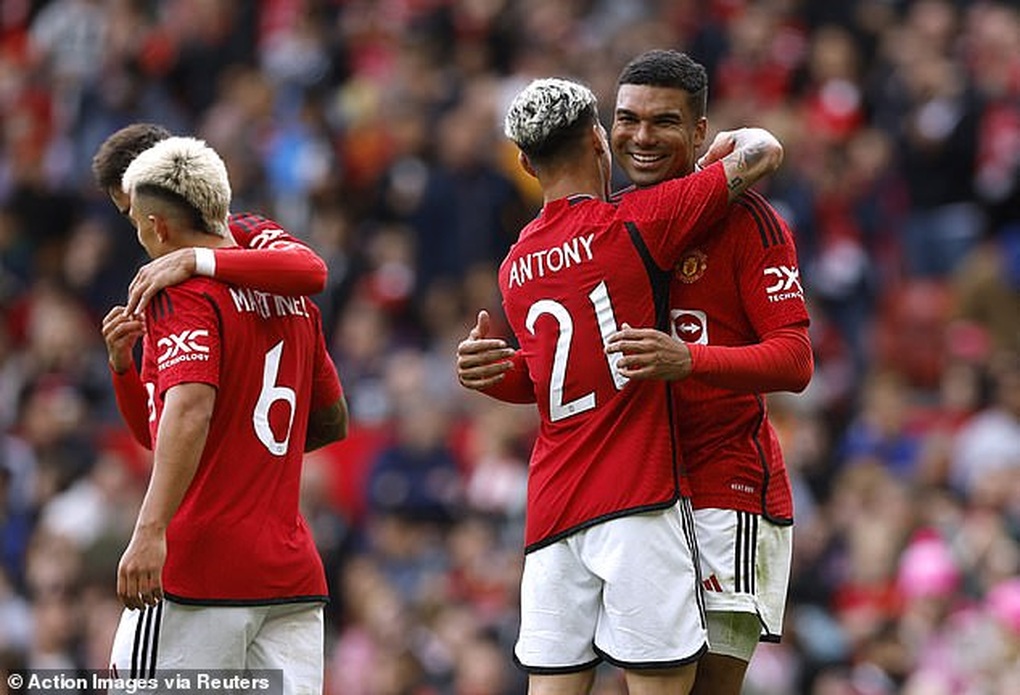 Onana bị thủng lưới từ giữa sân, Man Utd vẫn ngược dòng chiến thắng - 2 Onana bị thủng lưới từ giữa sân, Man Utd vẫn ngược dòng chiến thắng - 2