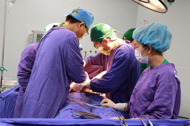 Kích hoạt "báo động đỏ" cứu thanh niên vỡ tạng do nhảy cầu Bãi Cháy