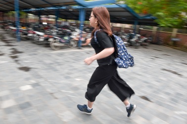 Thi THPT quốc gia 2019: Thí sinh đến muộn "chạy marathon" vào trường nhận phòng thi