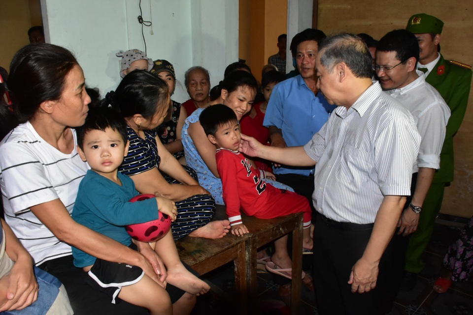 Thừa Thiên Huế cảnh báo người dân không ra khỏi nhà trong suốt 21 tiếng - 2 Thừa Thiên Huế cảnh báo người dân không ra khỏi nhà trong suốt 21 tiếng - 2