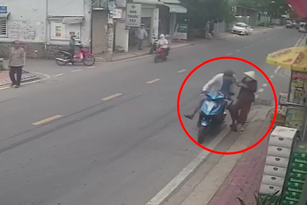 Bà chủ tạp hóa mất ngủ vì bắt hụt người trộm 3 thùng bia - 1 Bà chủ tạp hóa mất ngủ vì bắt hụt người trộm 3 thùng bia - 1