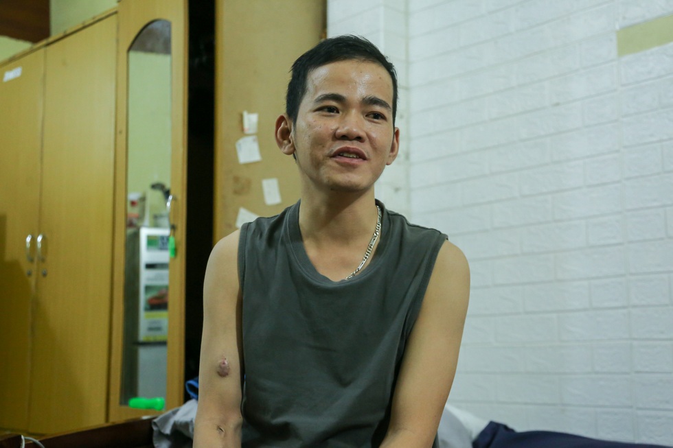 Những gia đình cùng kiệt vì viện phí, mẹ bán nhà đổi vài năm sống cho con - 3 Những gia đình cùng kiệt vì viện phí, mẹ bán nhà đổi vài năm sống cho con - 3