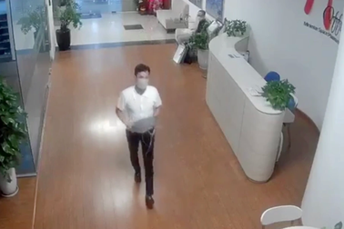 Điều tra vụ khách đòi kiểm tra Macbook rồi "cao chạy xa bay"