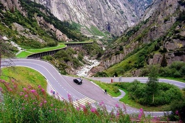 Những con đường kỳ vĩ và hiểm trở nhất trên thế giới