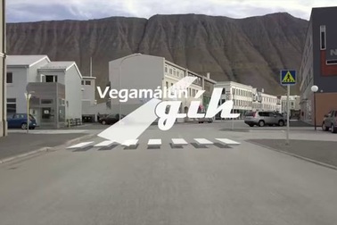 Tranh vẽ 3D trên đường ở Iceland để buộc tài xế phải giảm tốc độ nhường đường cho người đi bộ