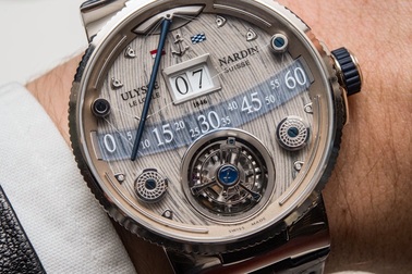 Chiếc đồng hồ gần 7 tỷ đồng trông như thế nào?