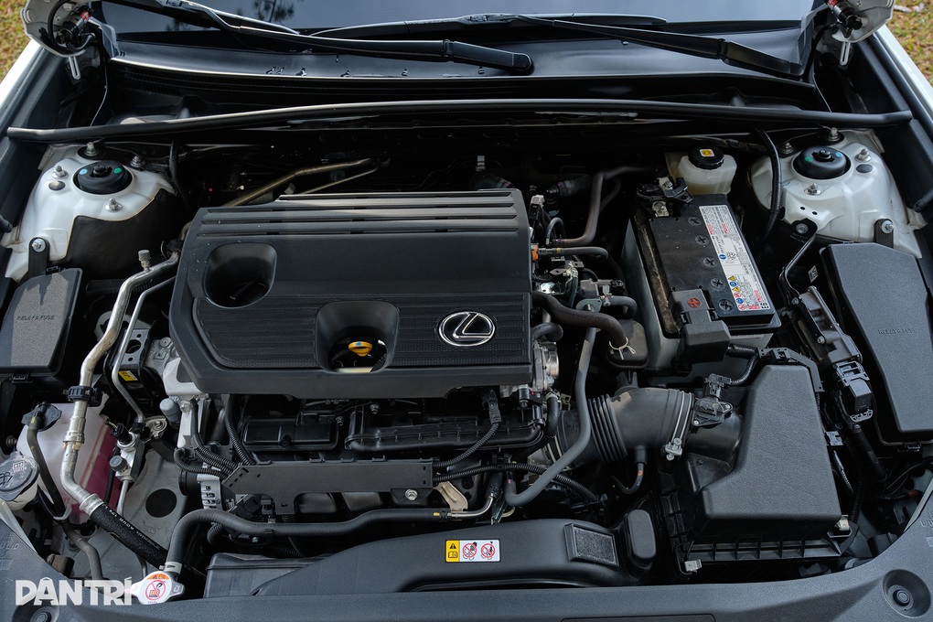 Trải nghiệm Lexus ES 250 F Sport: Lái hay hơn nhưng vẫn thiếu chút để đã - 27 Trải nghiệm Lexus ES 250 F Sport: Lái hay hơn nhưng vẫn thiếu chút để đã - 27