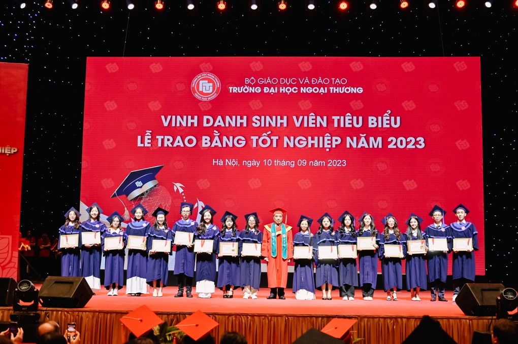 Hiệu trưởng Trường Đại học Ngoại thương khuyên sinh viên cháy hết mình - 2 Hiệu trưởng Trường Đại học Ngoại thương khuyên sinh viên cháy hết mình - 2