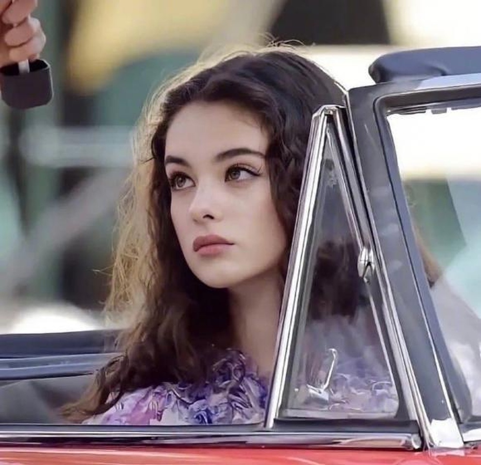 Mê mẩn nhan sắc tuổi 17 của con gái biểu tượng sắc đẹp Monica Bellucci - 15 Mê mẩn nhan sắc tuổi 17 của con gái biểu tượng sắc đẹp Monica Bellucci - 15