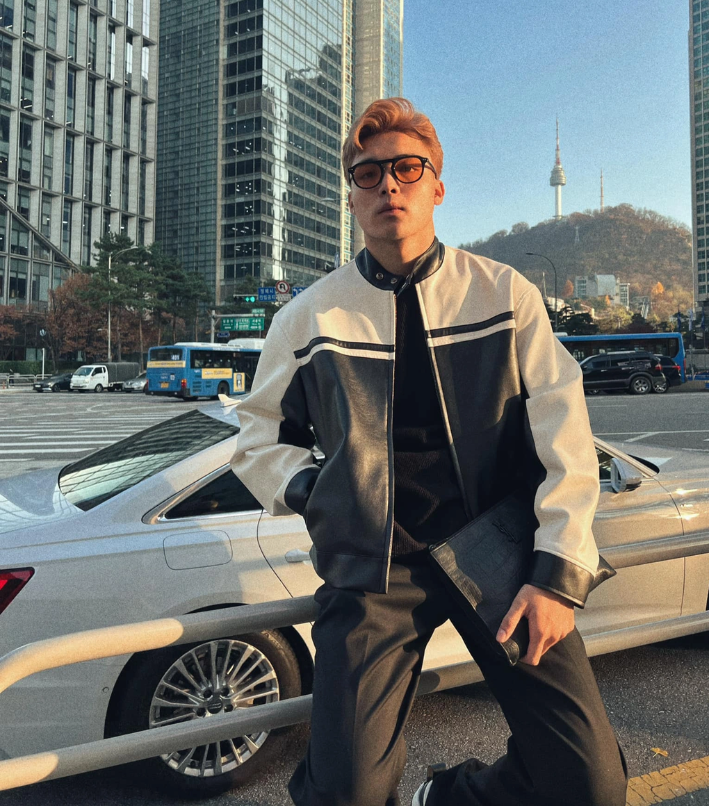 Em trai Hòa Minzy gây bất ngờ khi ngày càng đẹp trai, phong độ - 4