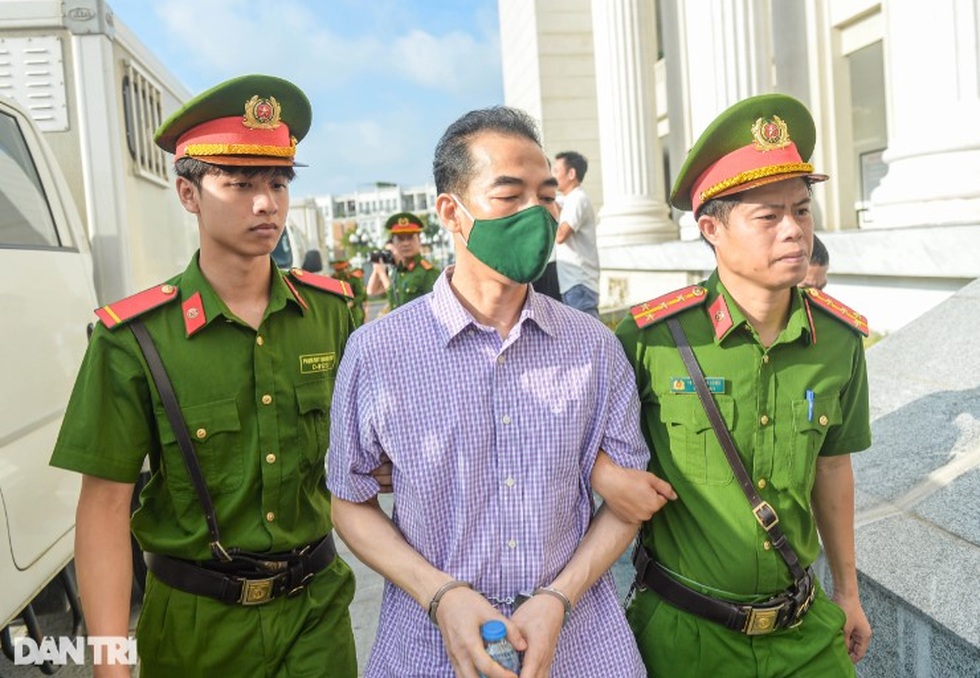 Những bàn tay nhúng chàm trong các chuyến bay giải cứu - 1 Những bàn tay nhúng chàm trong các chuyến bay giải cứu - 1