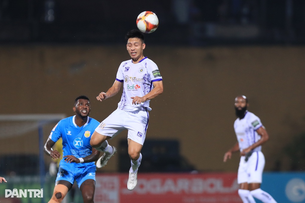 Tuấn Hải lập công giúp CLB Hà Nội chiếm ngôi đầu bảng V-League - 2 Tuấn Hải lập công giúp CLB Hà Nội chiếm ngôi đầu bảng V-League - 2