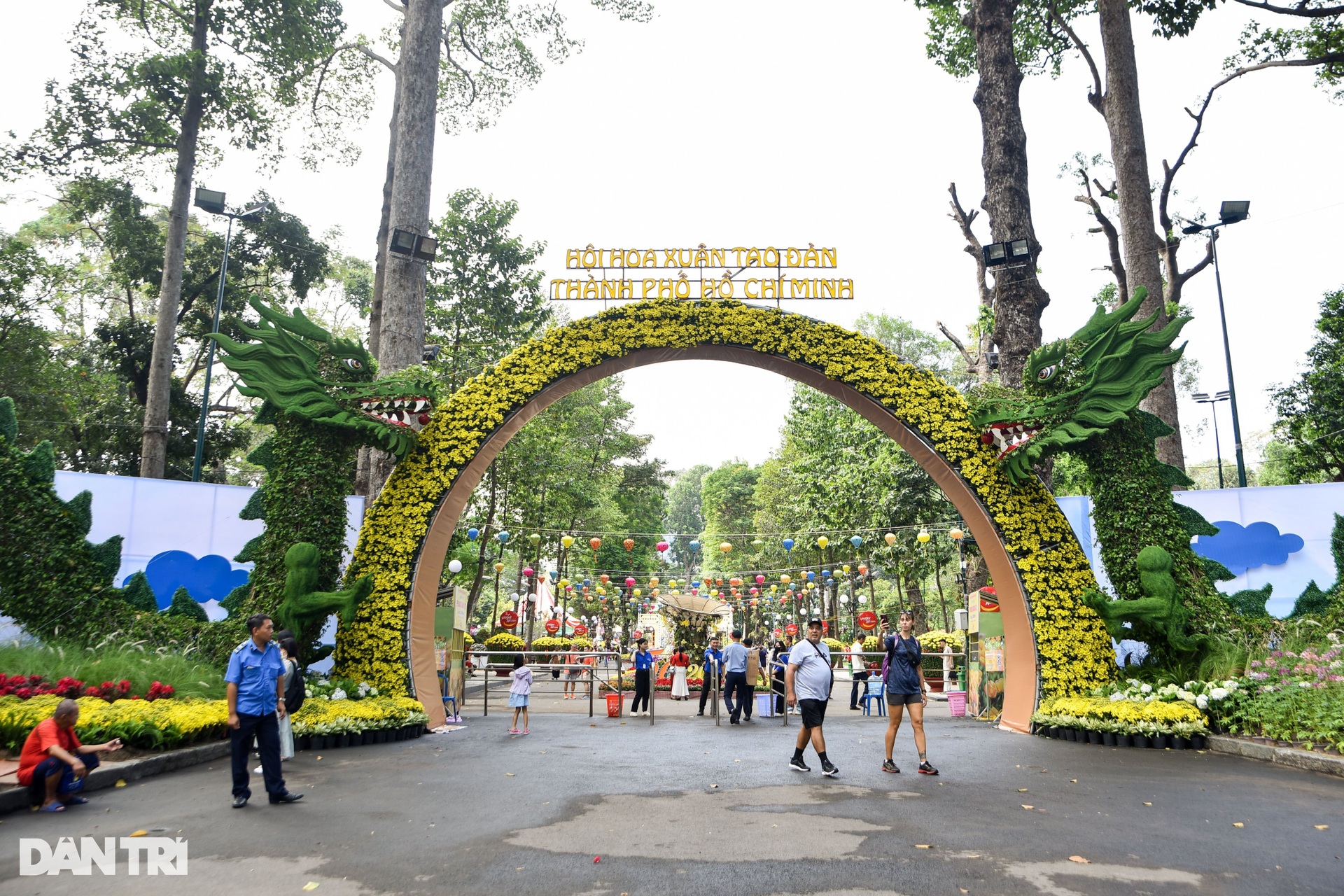 Hội hoa xuân TPHCM nhộn nhịp trong ngày đầu mở cửa - 11 Hội hoa xuân TPHCM nhộn nhịp trong ngày đầu mở cửa - 11