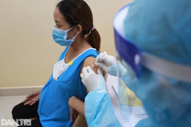 Hỏi đáp vắc xin Covid-19: Phụ nữ mang thai có tiêm vắc xin được không?