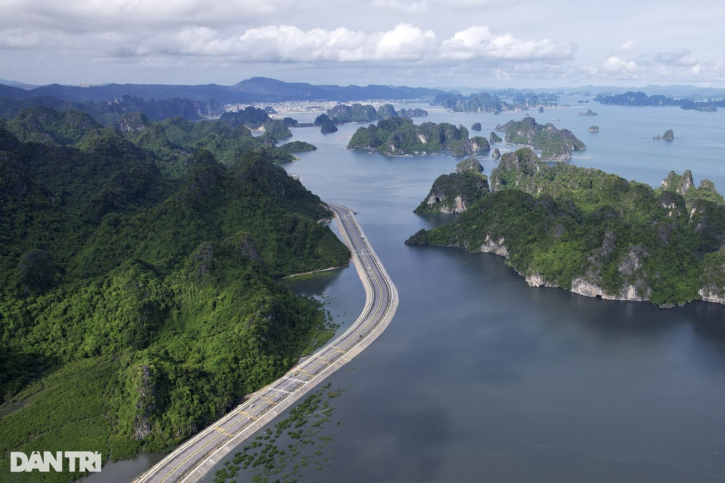 Hoàn thiện hồ sơ đề cử Vịnh Hạ Long - đảo Cát Bà thành Di sản thế giới - 1 Hoàn thiện hồ sơ đề cử Vịnh Hạ Long - đảo Cát Bà thành Di sản thế giới - 1