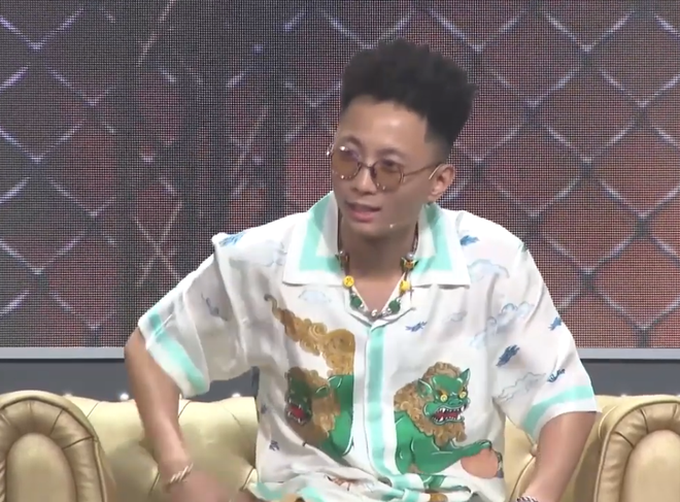 Clip: Rhymastic nhái giọng 4 HLV Rap Việt quá lầy lội, Trấn Thành rủ ngay đi diễn hài! - Ảnh 2. Clip: Rhymastic nhái giọng 4 HLV Rap Việt quá lầy lội, Trấn Thành rủ ngay đi diễn hài! - Ảnh 2.