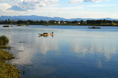 Xuân về  trên dòng Thạch Hãn