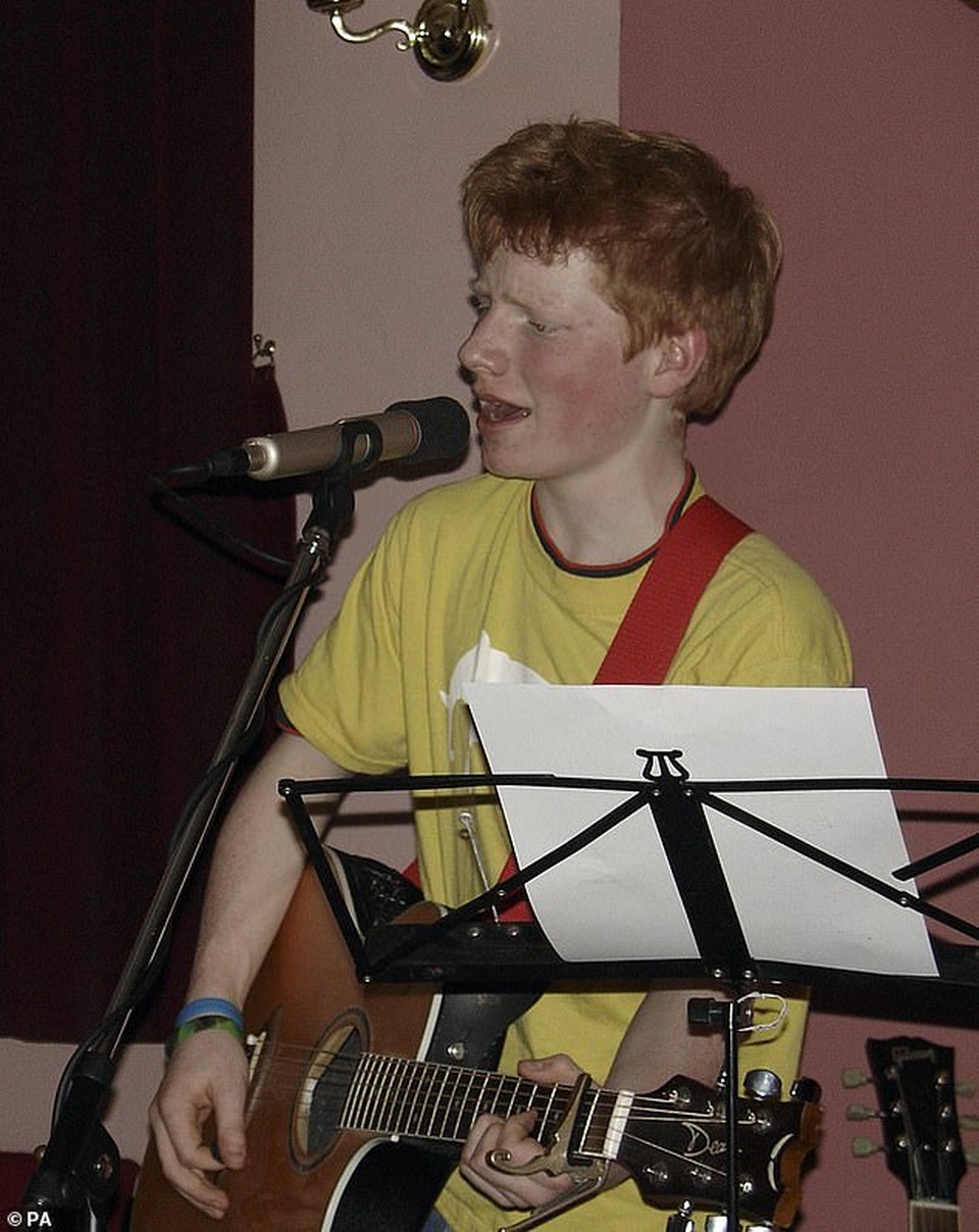 Ed Sheeran quyên góp 6 tỷ đồng cho ngôi trường giúp anh gặp được... vợ - 4 Ed Sheeran quyên góp 6 tỷ đồng cho ngôi trường giúp anh gặp được... vợ - 4