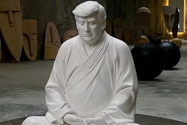 Tượng Trump ngồi thiền "gây sốt" ở Trung Quốc