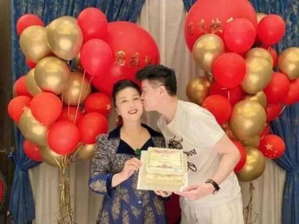 Người mẹ trẻ trung và phong cách của Phạm Băng Băng - 4 Người mẹ trẻ trung và phong cách của Phạm Băng Băng - 4