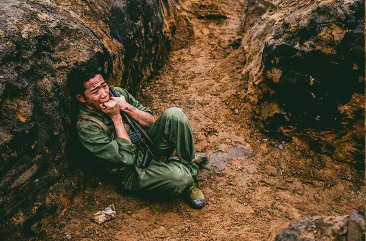 VĐV quốc gia vào vai Tấn “Mưa đỏ”, hé lộ hậu trường cảnh ăn rắn đầy ám ảnh - 1