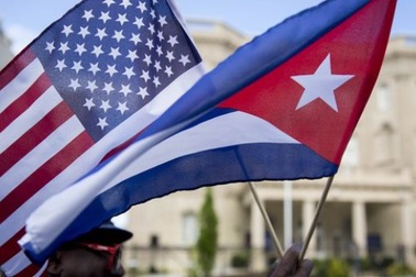 Tổng thống Trump gia hạn cấm vận Cuba